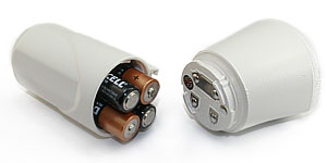 アルカリ単3乾電池4本使用。