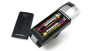 アルカリ単3乾電池2本使用。