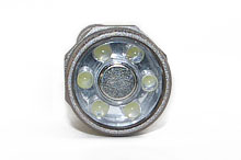 白色LED 6個搭載