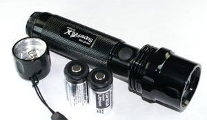 CR123リチウム電池2本付属