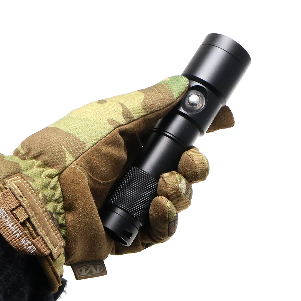 BIGBLUE（ビッグブルー）AL1200NP 1200lm ナロービーム 6500Kホワイト水中ライト 激安価格販売：アカリセンター