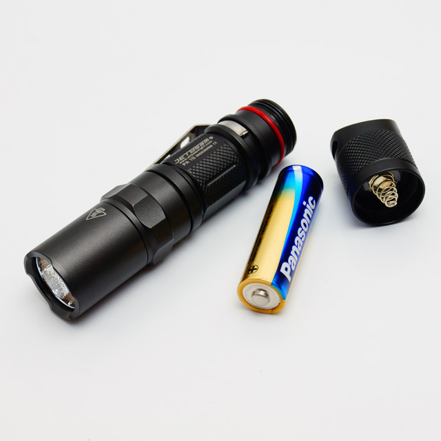 Amazon.co.jp: JETBeam フラッシュライト SF-R26 充電式