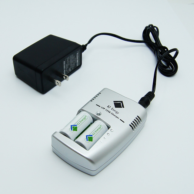 SUREFIRE (シュアファイア) SF2R-KIT-01 国内仕様 充電器・充電池セット 激安価格販売：アカリセンター