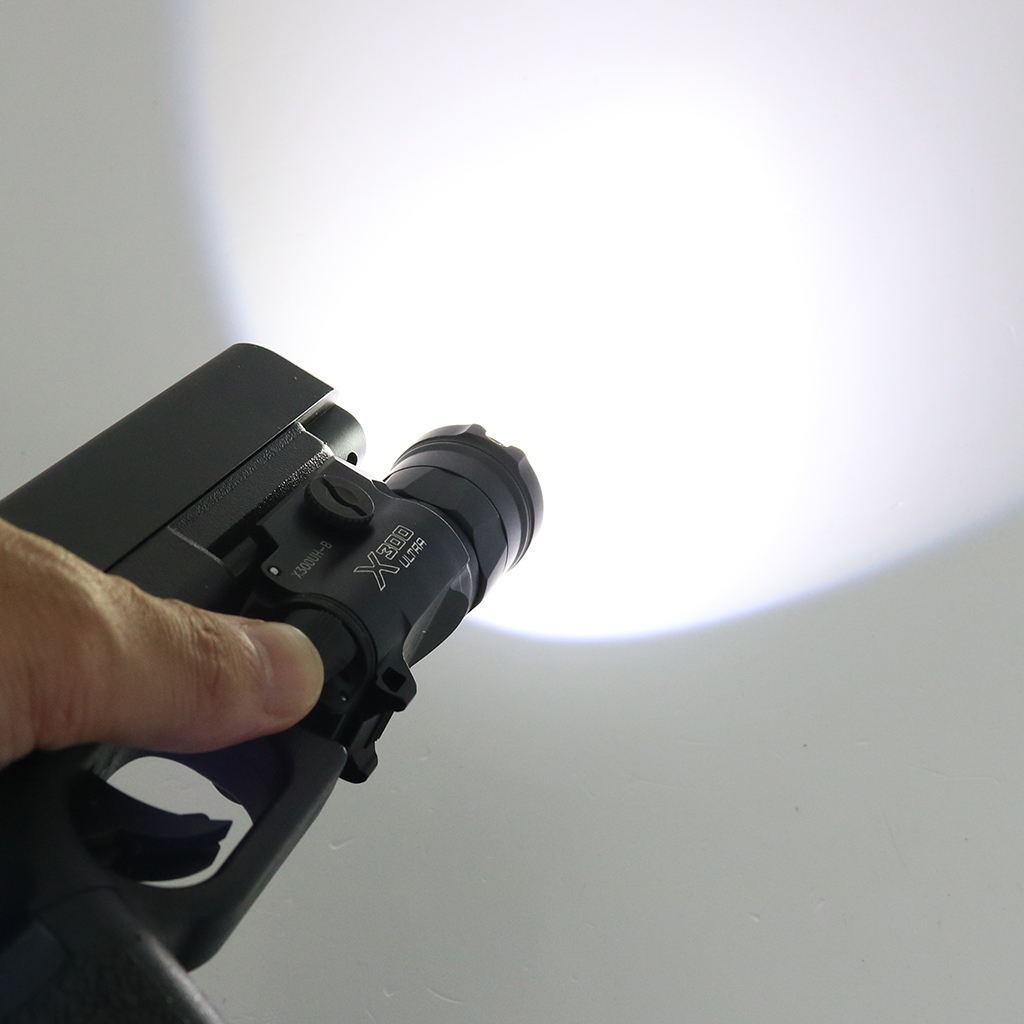 SUREFIRE(シュアファイア) X300UH-B ウェポンライト MASTERFIRE