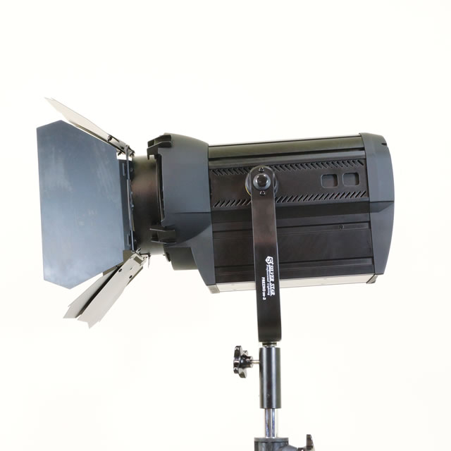 SILVER STAR FREZNO ZE2 LEDフレネルレンズスポット 500W相当 SILVER STAR FREZNO ZE2 LEDフレネルレンズスポット 500W相当